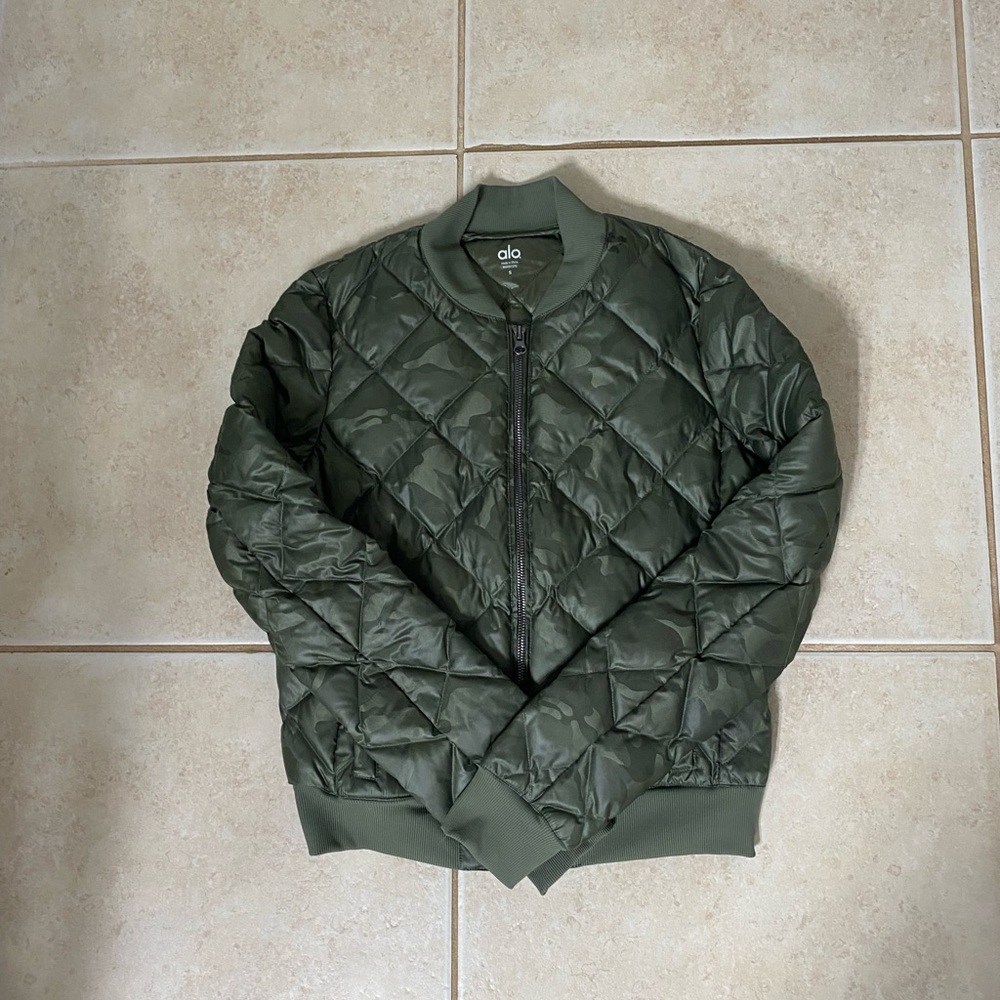 Alo Yoga camo print puffer jacket